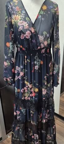 Maxikleid “ Liu-Jo “ Größe 38/40 in Dunkelblau/Floral gemustert