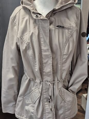 Jacke mit Kapuze “ Only “ Größe L in Sand