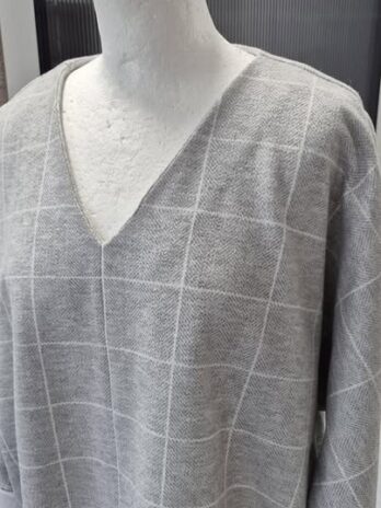 Pulli “ Opus “ Größe 42 in Hellgrau/Weiß kariert