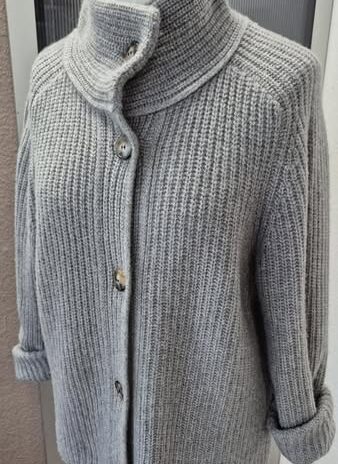 Strick 2-Teiler “ Rena Marx “ Rock Größe 36/38 elastischer Bund Jacke Größe 38/40 in Hellgrau 100% Cashmere