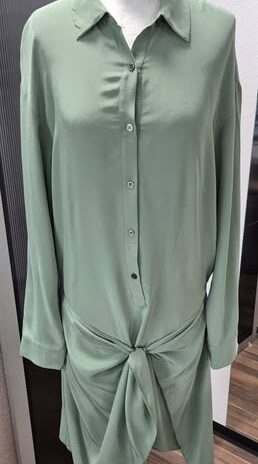 Kleid “ Theory “ Größe 36 in Salbeigrün 100% Seide