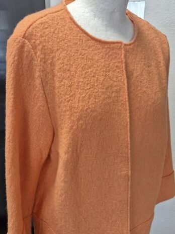 Jacke “ Opus “ Größe 42 in Orange 60% Viscose 40% Wolle verschlusslos