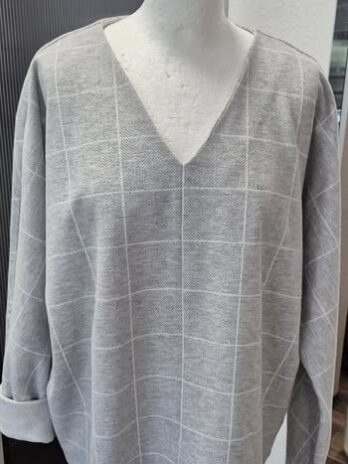 Pulli “ Opus “ Größe 42 in Hellgrau/Weiß kariert