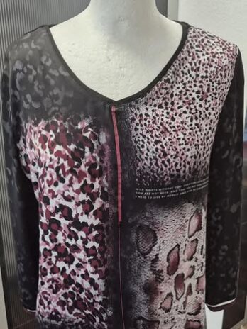 Shirt “ Comma “ Größe 36 in Schwarz/Grau/Weinrot Animalprint gemustert