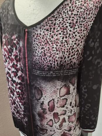 Shirt “ Comma “ Größe 36 in Schwarz/Grau/Weinrot Animalprint gemustert