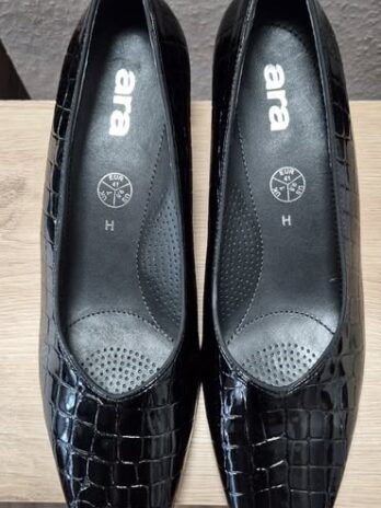 Pumps “ ARA “ Größe 41 (7H) in Schwarz/Lackleder NEU!