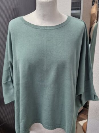 Pulli “ Repeat “ Größe OS (38-40/42) in Salbeigrün oversized geschnitten