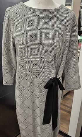 Kleid “ Cartoon “ Größe 40 in Schwarz/Weiß gemustert