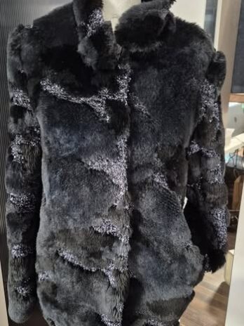Jacke “ Jones “ Größe 36 in Schwarz/Blau Glitzerfäden Webpelz Fake-Fur