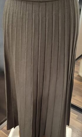 Strickplisseerock “ Deep Pink “ Größe 36/38 in Olivgrün elastischer Bund