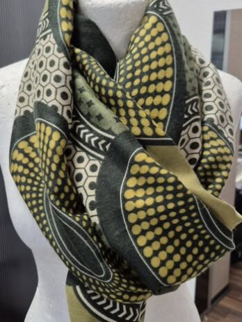 Pashmina “ Made in Italy “ in Olivgrün/Gelb/Beige gemustert 100% Viscose