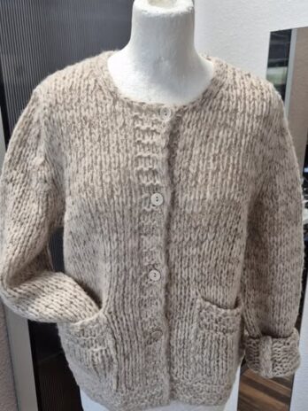 Grobstrickweste “ Rich & Royal “ Größe 38 in Beige/Gold