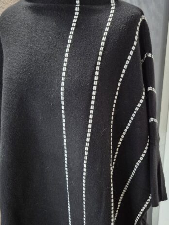 Pulli “ Someday “ Größe OS (38-40/42) in Schwarz/Weiß