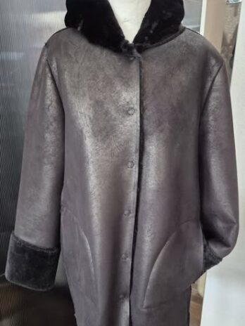 Jacke mit Kapuze “ Jones “ Größe 40/42 in Schwarz Waschleder/Webpelz