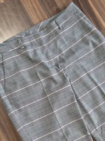 Hose “ S. Oliver Black Label “ Größe 40 in Schwarz/Weiß/Grün/Rosa Hahnentritt