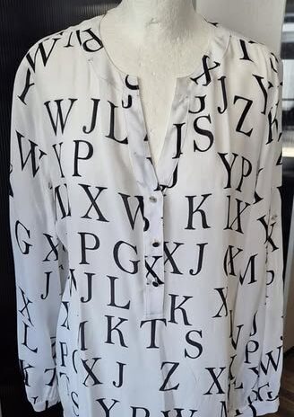 Bluse “ Jones “ Größe 40/42 in Weiß/Schwarz gemustert 100% Viscose