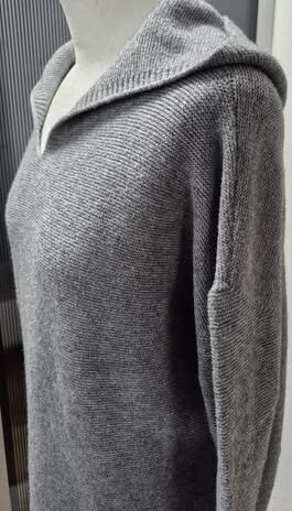Strickpulli mit Kapuze “ Aust “ Größe 38 in Hellgrau 50% Viscose