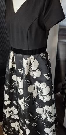 Ballkleid “ Apart Glamour “ Größe 40 in Schwarz/Beige Floral mit seitlichen Eingriffstaschen