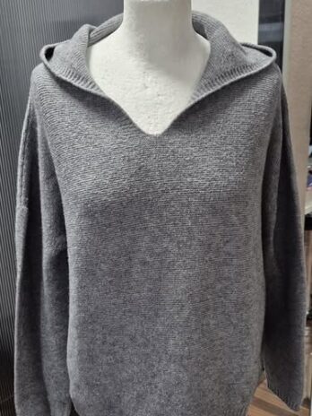Strickpulli mit Kapuze “ Aust “ Größe 38 in Hellgrau 50% Viscose