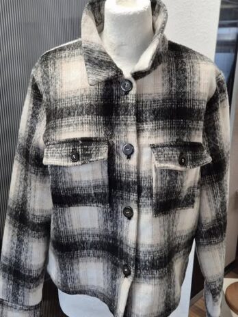 Jacke “ Only “ Größe M in Schwarz/Beige kariert