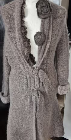 Strickmantel “ Pois “ Größe 36 in Taupe 30% Mohair