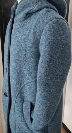 Jacke mit Kapuze“ Made in Italy “ Größe M in Petrol warmes Innenfutter