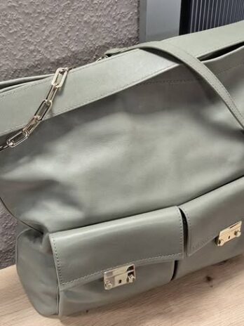 Tasche “ Coccinelle “ in Salbeigrün/Leder Breite ca 41cm Höhe ca 38cm