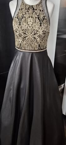 Ballkleid “ Fashion New York “ Größe 38 in Schwarz/Gold bestickt