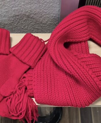 Schal & Handschuhe “ Repeat “ Größe OS in Rot 100% Merinowolle