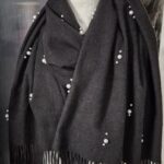 Schal “ Made in Italy “ in Schwarz/Perlen 80% Viscose 20% Wolle