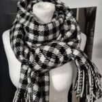 Schal “ Made in Italy “ in Schwarz/Weiß Hahnentritt