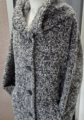 Mantel “ Elisa Fend “ Größe 38 in Schwarz/Weiß gemustert 70% Alpaka 16% Schurwolle