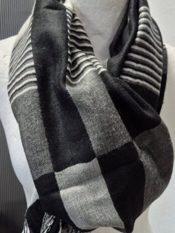 Schal “ S. Oliver “ in Schwarz/Grau gestreift