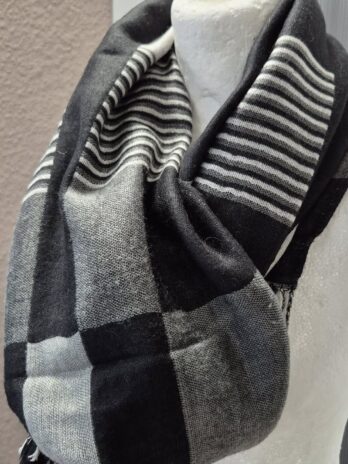 Schal “ S. Oliver “ in Schwarz/Grau gestreift