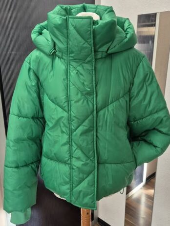 Steppjacke “ GAP “ Größe 38/40 in Grün mit abnehmbarer Kapuze
