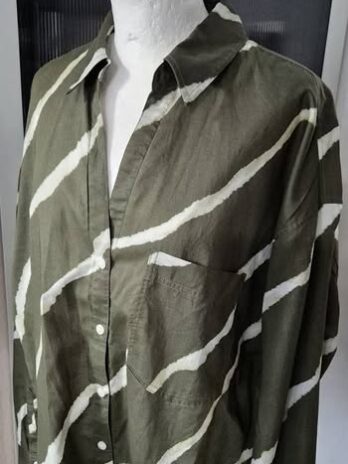 Bluse “ Marks & Spencer “ Größe 44 in Olivgrün/Offwhite gemustert