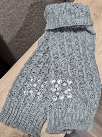 Legwarmers “ No Name “ Größe OS in Hellgrau bestickt