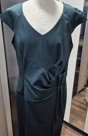 Kleid “ Steilmann “ Größe 40 in Tannengrün/Satin