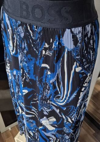 Plisseerock “ Hugo Boss “ Größe 36 in Dunkelblau/Türkis/Weiß gemustert elastischer Bund