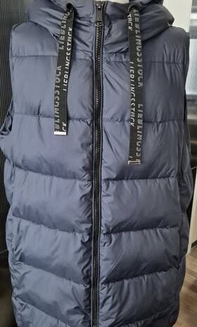 Steppgilet mit Kapuze “ Lieblingsstück “ Größe 44 in Dunkelblau