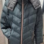 Steppjacke “ Esprit “ Größe 40 in Tannengrün abnehmbare Kapuze