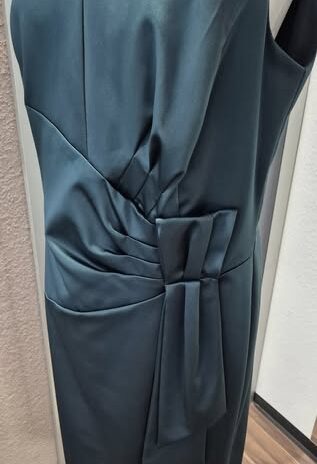 Kleid “ Steilmann “ Größe 40 in Tannengrün/Satin