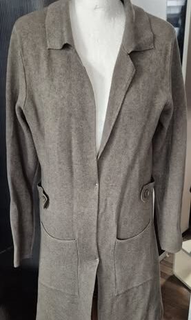 Strickmantel “ Made in Italy “ Größe 36 in Khaki verschlusslos 50% Viscose
