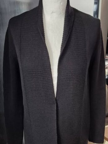 Strickweste “ Made in Italy “ Größe 36 in Schwarz verschlusslos 100% Wolle