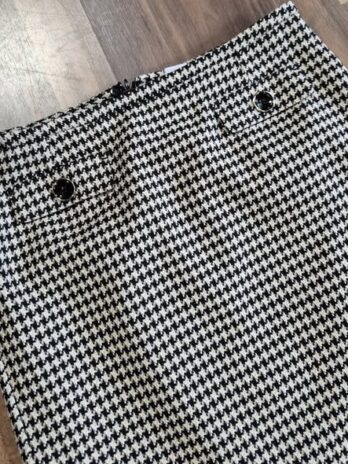 Rock “ Christian Berg “ Größe 36 in Schwarz/Beige/Hahnentritt 34% Viscose