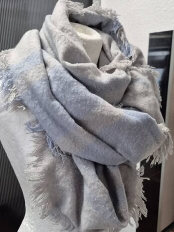 Schal “ Made in Italy “ Größe OS in Hellblau/Hellgrau kariert
