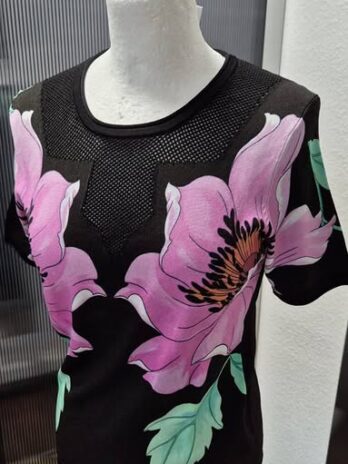 Pulli “ Escada “ Größe 36 in Schwarz/Floral gemustert 77% Viscose
