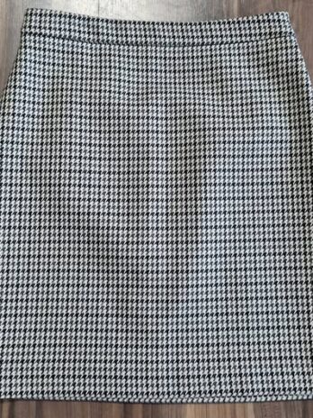 Rock “ Hallhuber “ Größe 36 in Beige/Schwarz/Grau/Hahnentritt 34% Viscose