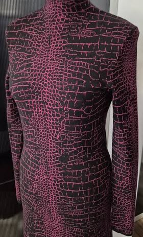 Strickkleid “ Hugo Boss “ Größe 36 in Schwarz/Pink 86% Viscose