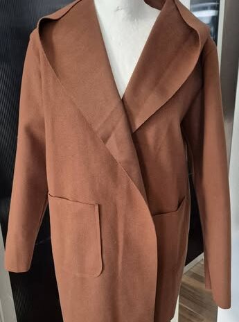 Jacke mit Kapuze “ Made in Italy “ Größe 38 in Cognac